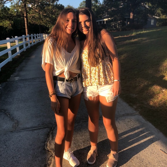 Meet your Posher, Allison - Picture 1 of 1